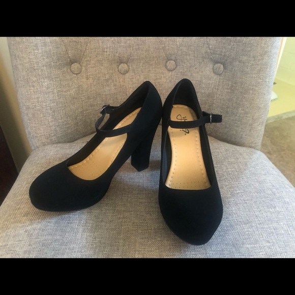 Classic Heels - Picture 8 of 8